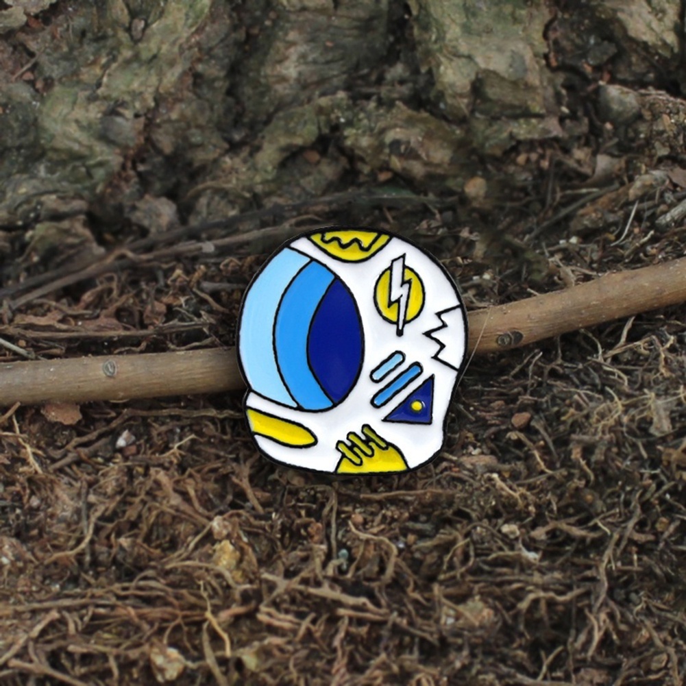 YOML✔Cartoon Fantasy Astronaut Helmet Enamel Brooch Pin Denim Backpack Badge Decor