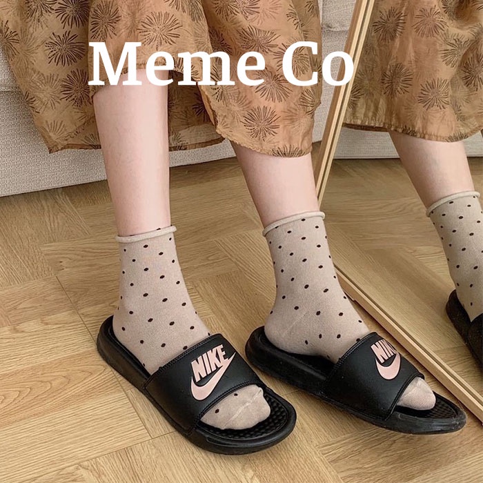 Tất nhún cao cổ họa tiết chấm bi