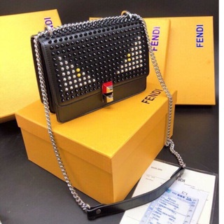 Túi xách Fendi mắt hàng tem thẻ hãng