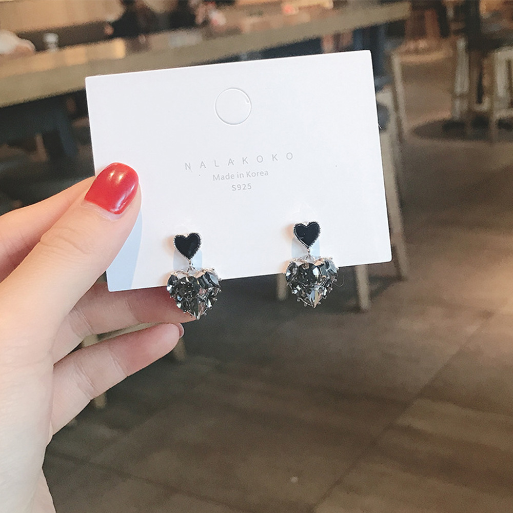 Khuyên Tai Nữ Trang Tạo Hình Trái Tim Độc Đáo