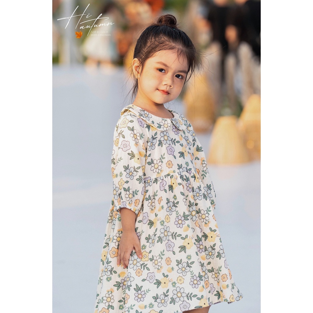 Váy đầm bé gái thu đông đầm xòe tay lỡ cổ sen, họa tiết HOA XANH, chất xô muslin mềm, thoáng mát