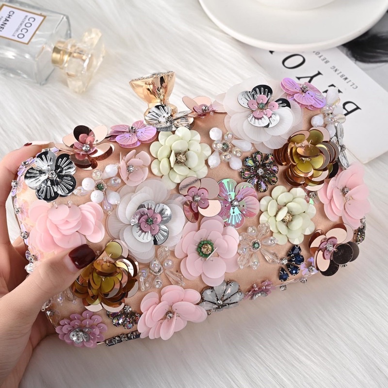 clutch ví cầm tay tiêu thư đính hoa đá rối sang chảnh, mới lạ, màu Hồng bánh bèo( ảnh thật - hàng qccc )