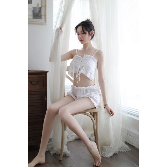 Đồ` ngủ 2 dây trăng' dễ thương gợi cảm