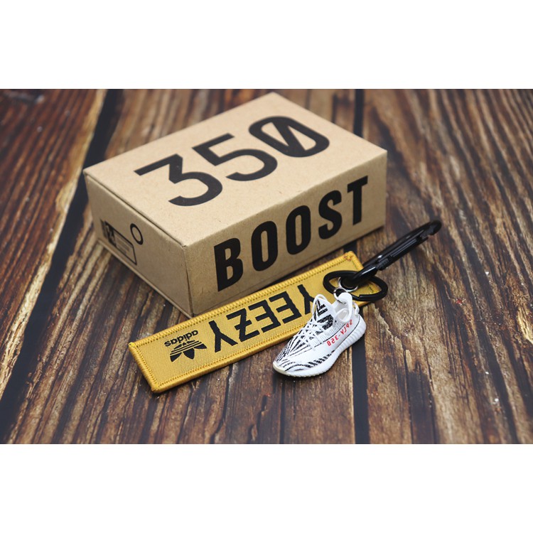 Móc khóa giày sneaker 3D Adidas Yeezy Boost 350 V2 - 1 chiếc