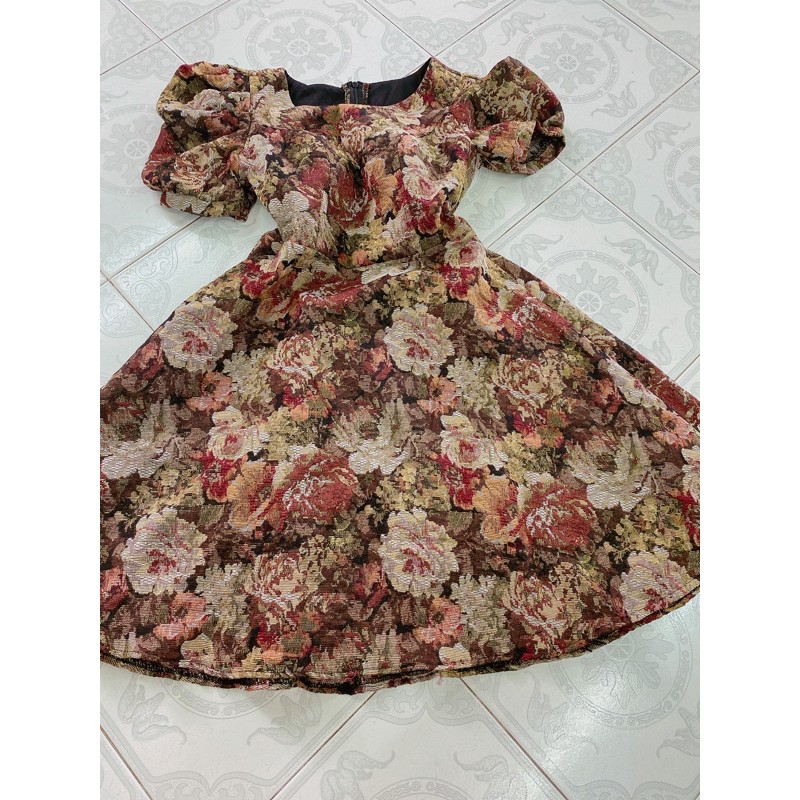 đầm gấm tiệc hoa