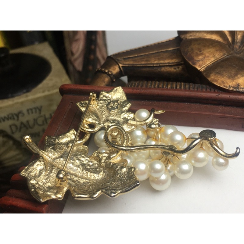 Cài áo vintage to -chùm nho đính trai đá