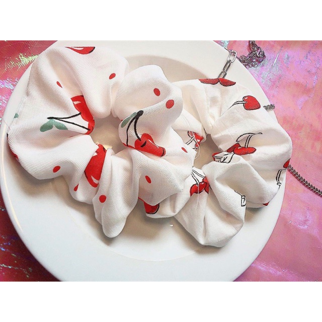 Dây cột tóc scrunchies quả cherry