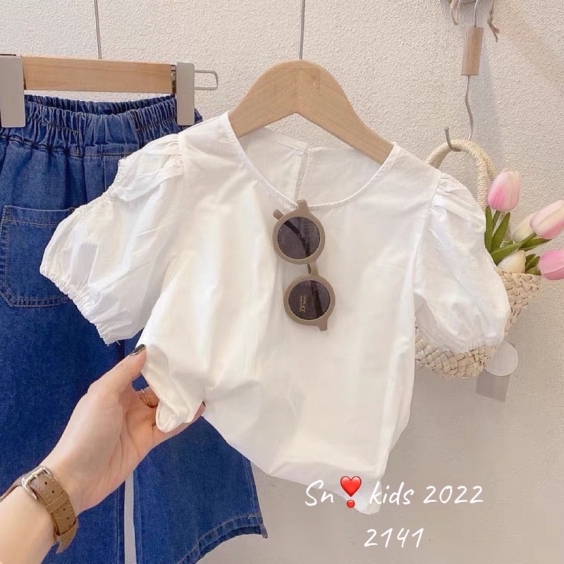 Set áo trắng kèm yếm jean rút dây cho bé gái