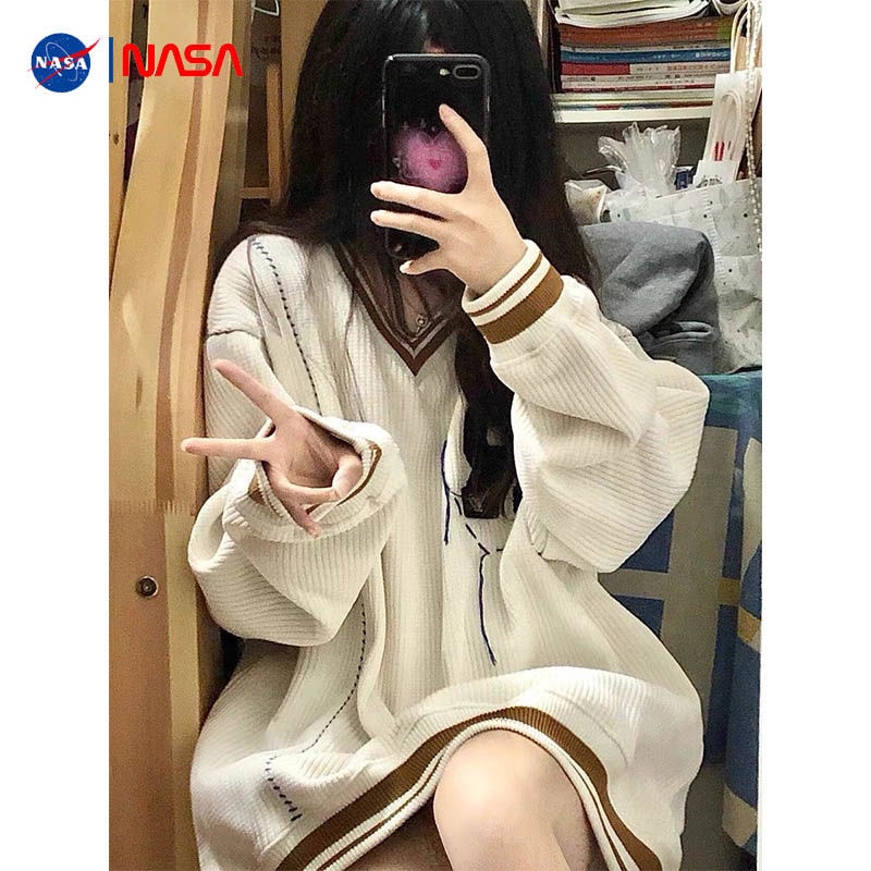 Áo sweater Phối Nhung Dáng Rộng Thêu Họa Tiết Trái Tim Thời Trang Cho Nữ