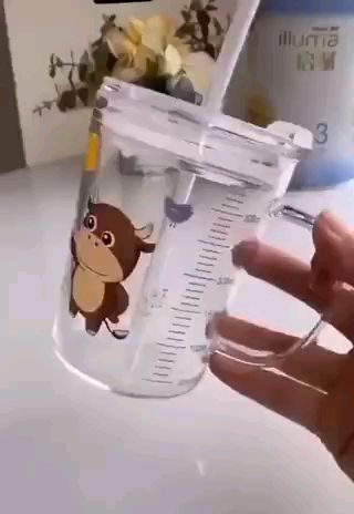 Cốc pha sữa thuỷ tinh chia vạch có nắp và ống hút | BigBuy360 - bigbuy360.vn