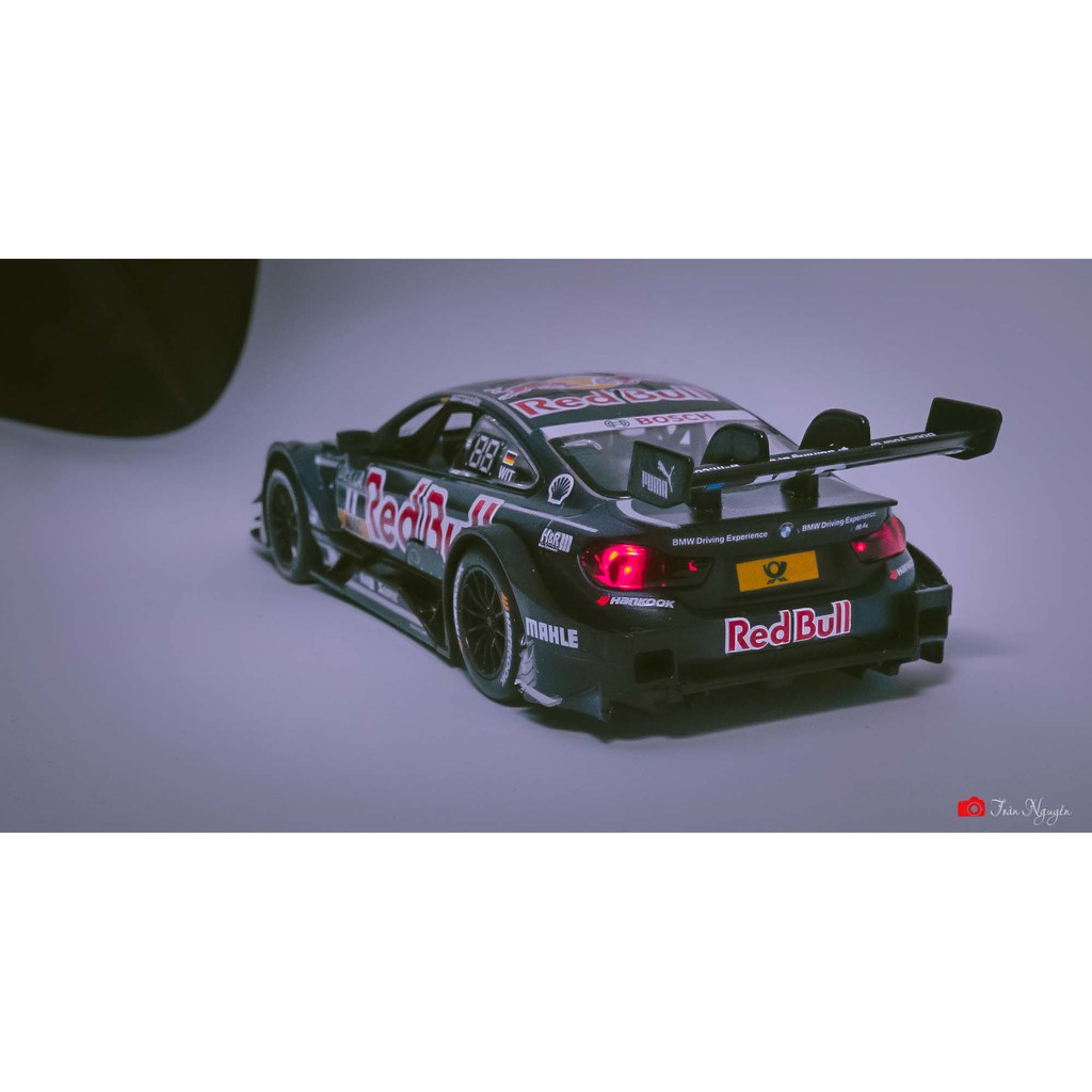 Mô hình BMW M4 DTM 1/32