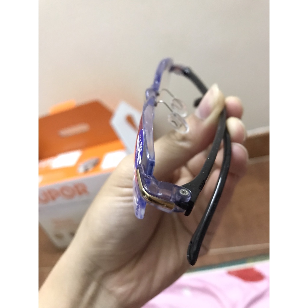 Kính viễn thị cho người trung niên đọc sách, kính lão viễn từ 1-2.5 độ