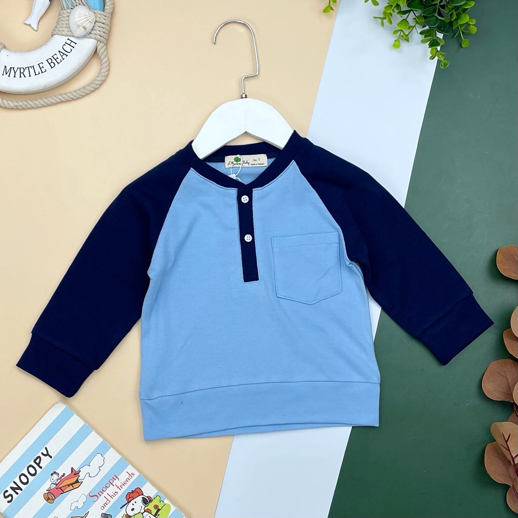 Áo nỉ mỏng cổ trụ hai cúc phối tay cotton thu đông bé trai size 1-6, cho bạn từ 10-20kg. Chất nỉ mềm, nhẹ, kiểu dáng đẹp