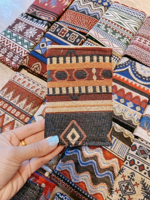 Ví thổ cẩm ngắn - Ngẫu nhiên