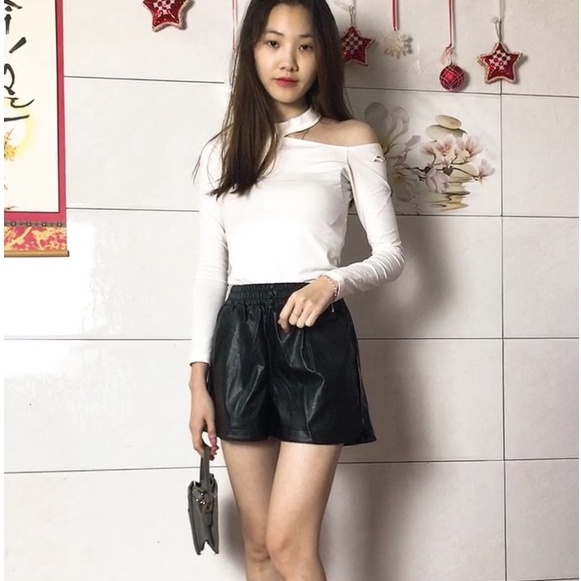 Quần đùi nữ cạp chun chất liệu  da mềm, bên trong lót nhung Bling Store BL59