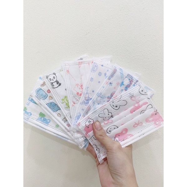 Hộp 50 chiếc khẩu trang y tế trẻ em