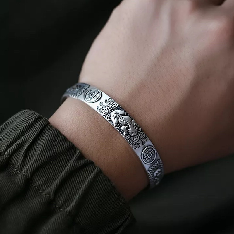 Vòng tay tỳ hưu kim tiền thu hút tài lộc