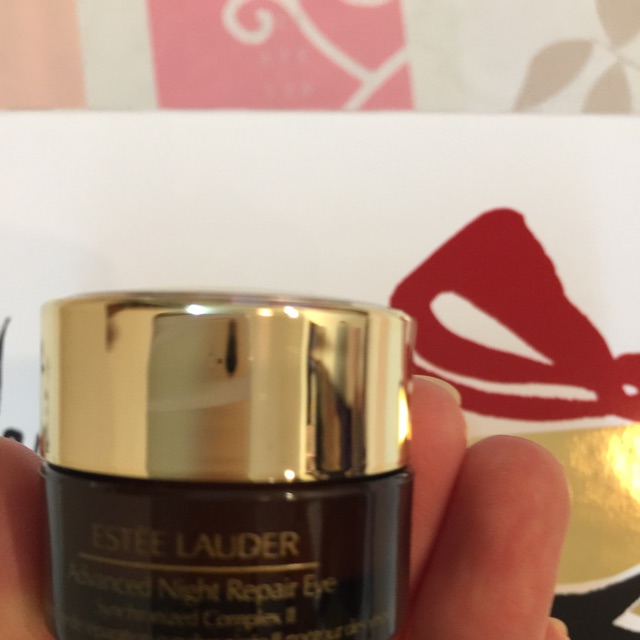 Kem mắt Estee Lauder