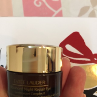 Kem mắt Estee Lauder