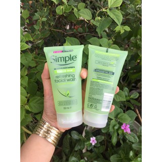 Sữa rửa mặt Simple dịu nhẹ mẫu mới
