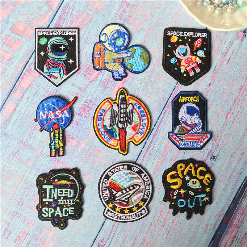Miếng dán ủi thêu chữ Explorer/ I Need My Space xinh xắn