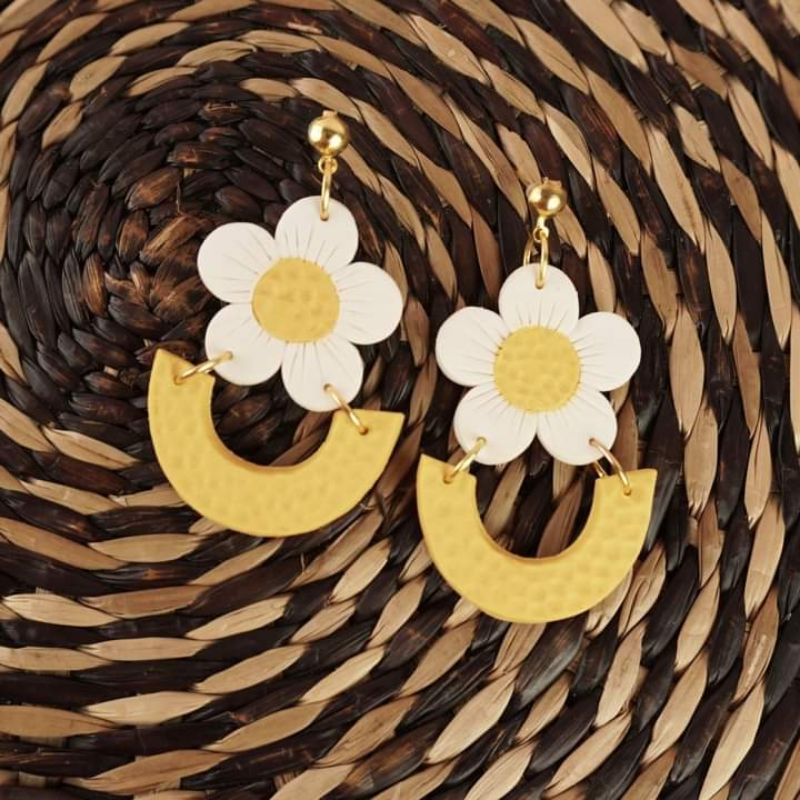 Khuyên tai đất sét Polymer Handmade Hoa Cúc #1
