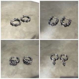 Khuyên tai tròn kiểu chrome heart bạc không gỉ ( ảnh thật )