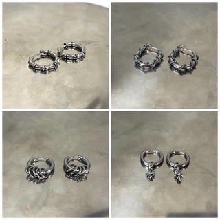 Khuyên tai tròn kiểu chrome heart bạc không gỉ ( ảnh thật )