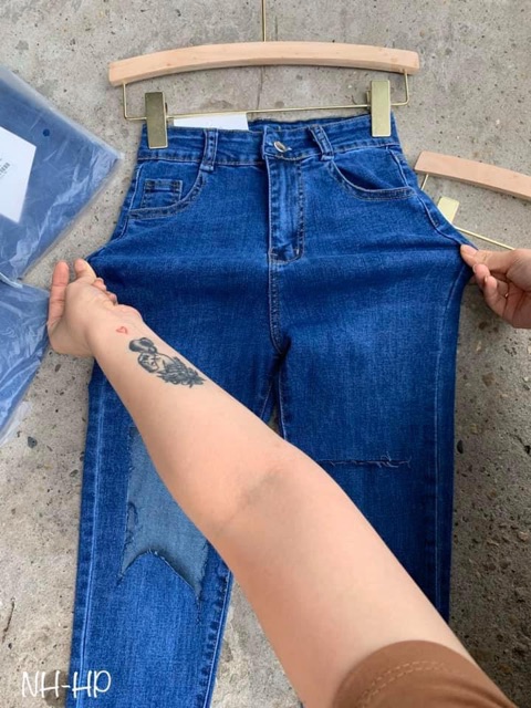 Quần jeans cạp cao xanh rách gối