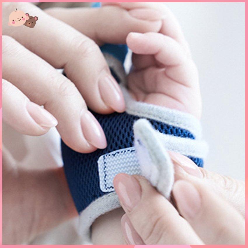 Găng tay một ngón bằng silicon ngăn bé mút ngón tay