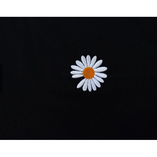 Áo thun nam nữ màu đen tay lửng ( lỡ ) thêu logo hoa cúc MT483