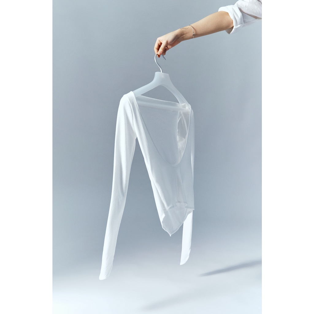 CHEN - ÁO TRẮNG TAY DÀI DÁNG ÔM CỔ THUYỀN HỞ LƯNG VẢI XUYÊN THẤU - 112132 (CRISP LONGSLEEVE IN WHITE) | BigBuy360 - bigbuy360.vn