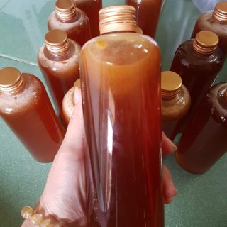 Mật ong nuôi nguyên chất daklak đảm bảo.