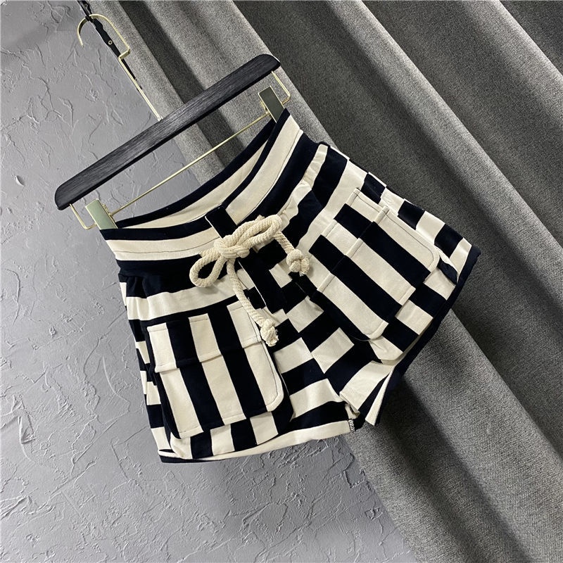 Striped casual shorts, women's hot pants, 2021 new summer clothes, loose waist, wide legs, A-shaped sports pants.