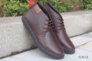 Giày da cổ lửng dáng Clarks