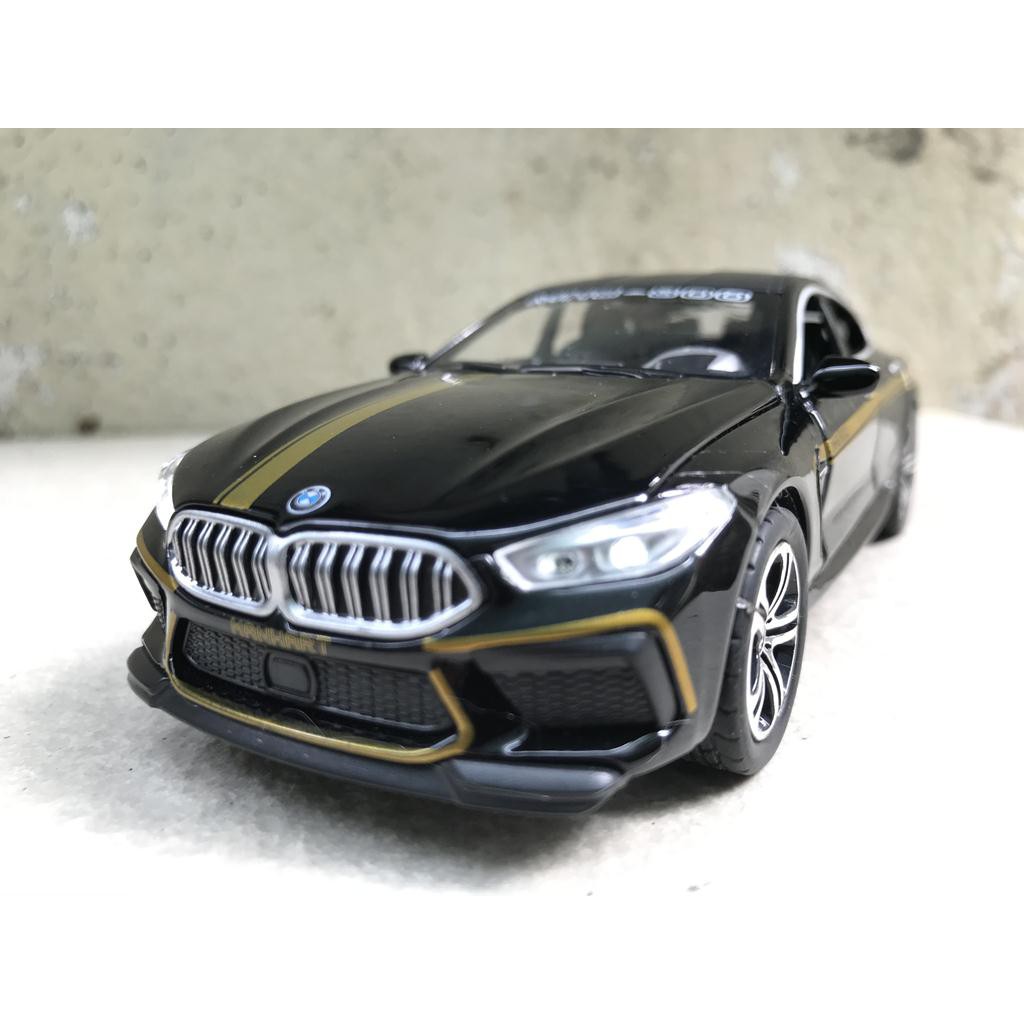 Mô hình xe ô tô BMW M8 - 1:32