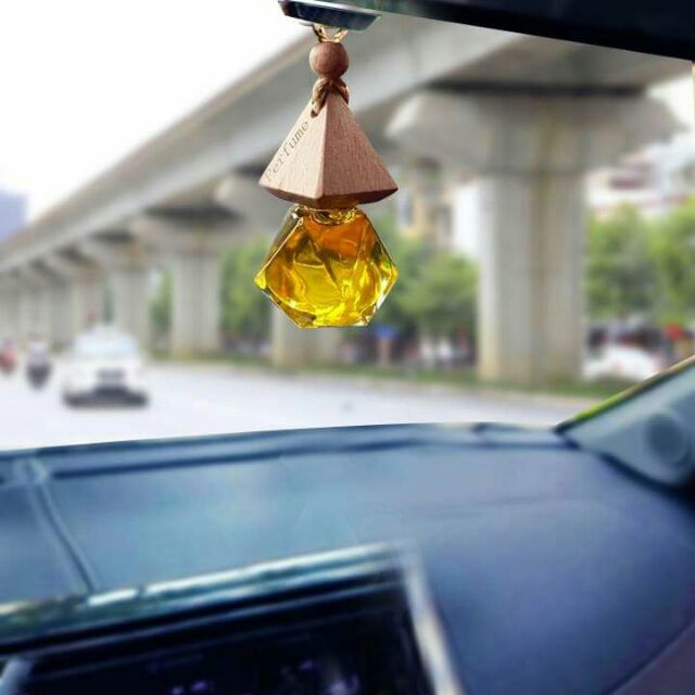 Tinh dầu treo Ô Tô chỉ 1 chai tinh dầu bạn yêu thích sẽ làm cho ko gian xe chở lên mát mẻ lôi cuốn.tự tịn