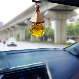 Tinh dầu treo Ô Tô chỉ 1 chai tinh dầu bạn yêu thích sẽ làm cho ko gian xe chở lên mát mẻ lôi cuốn.tự tịn