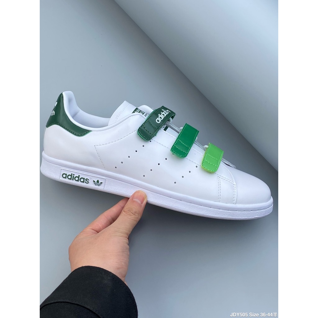 Giày thể thao adidas