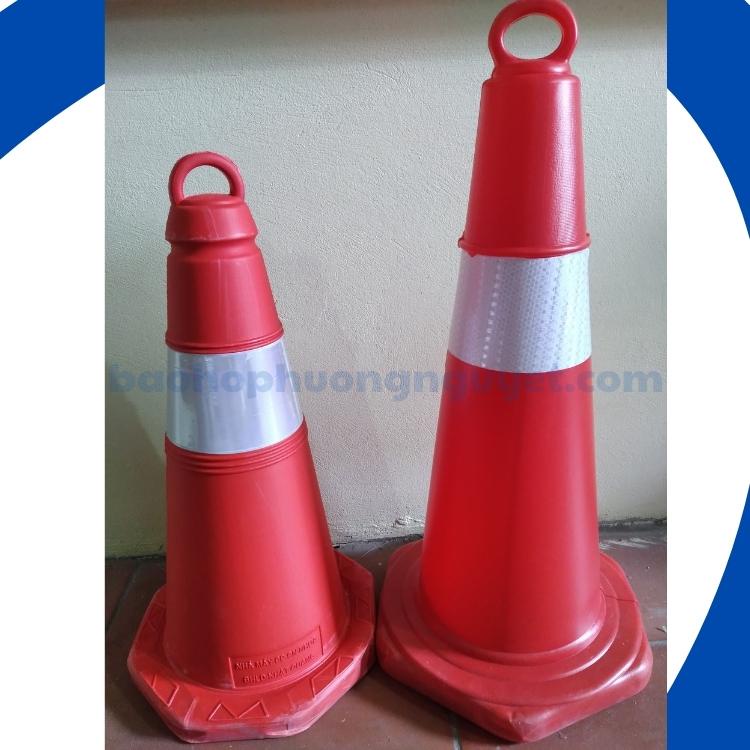 Cọc tiêu nhựa Nhật Quang đỏ phản quang trắng
