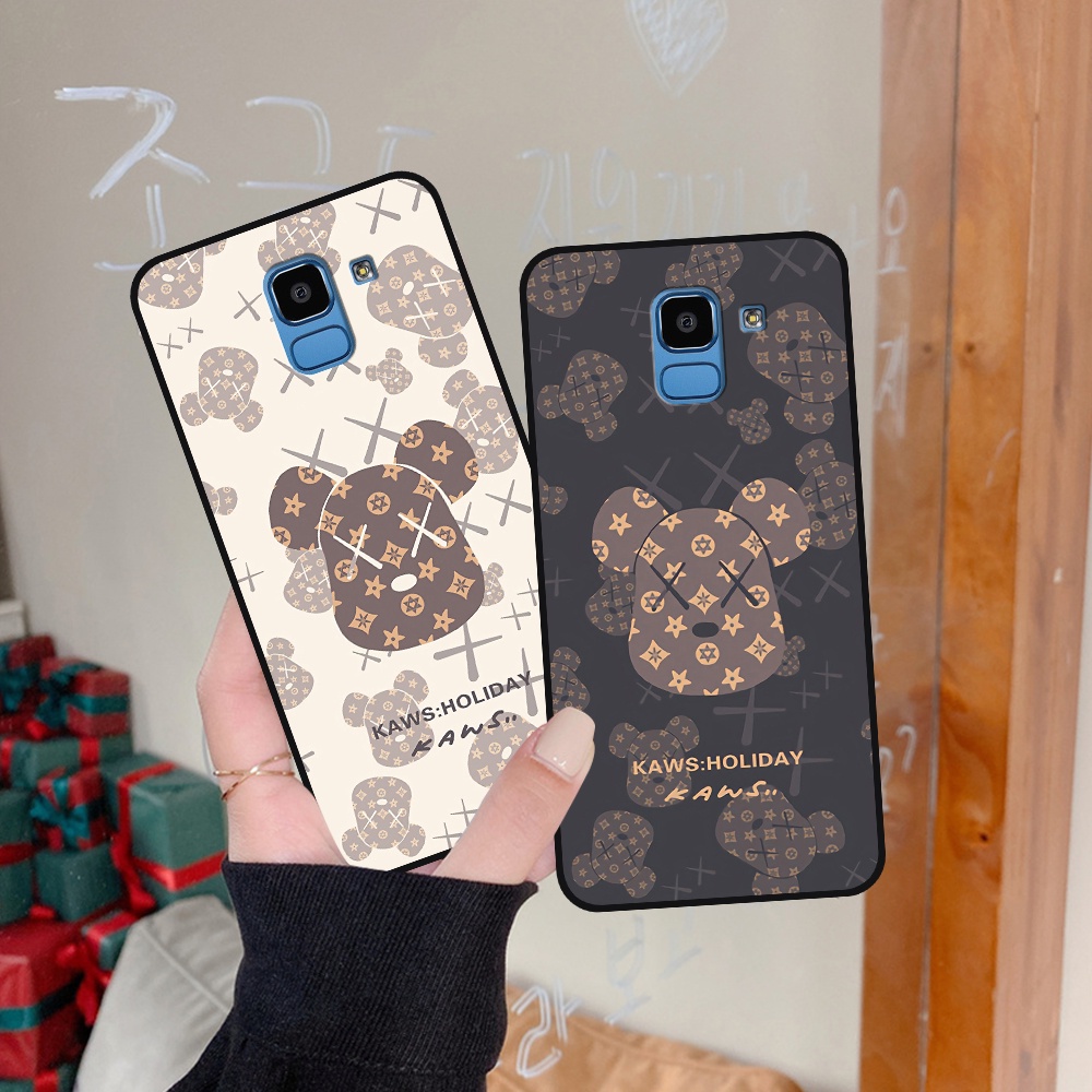 Ốp lưng Samsung J6 2018 / J6 Plus / J6+ in hình họa tiết Mountain, Be@rbrick dễ thương (T13 - T18)