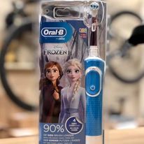 (Made in Germany hoặc Hungary) Bàn chải điện Oral B trẻ em chân sạc thẳng mẫu mới