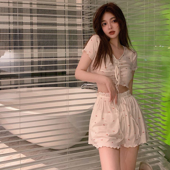 Set quần đùi áo croptop hoa nhí tay ngắn rút ngực duyên dáng vải chất Borip cao cấp mỏng mát | BigBuy360 - bigbuy360.vn
