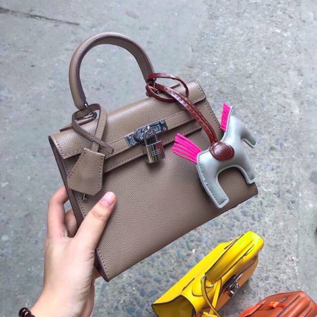 Túi chữ H size 21 dáng cao da trơn tặng kèm khăn lụa(không hộp) | BigBuy360 - bigbuy360.vn