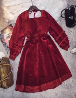 Đầm xoè nhung viền ren