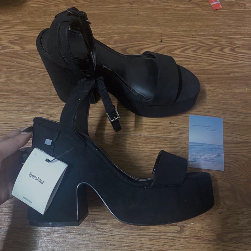 Sẵn/ sandal bershka siêu đẹp 05, dép BSK quai hậu 🖤  beska