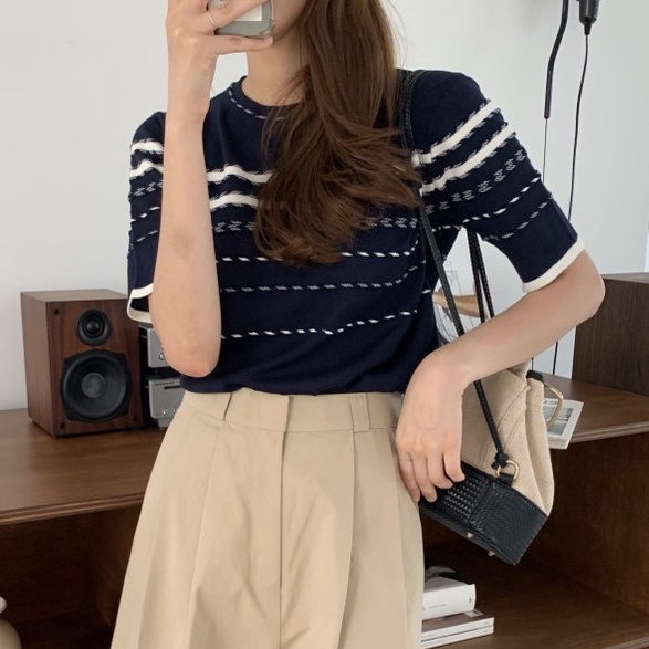 QADCOL Áo Len Croptop Tay Ngắn Cổ Tròn