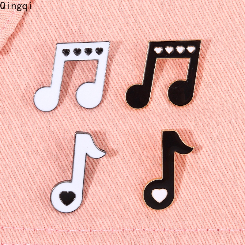 Ghim cài áo Miss Zoe hình nốt nhạc trắng đen thời trang