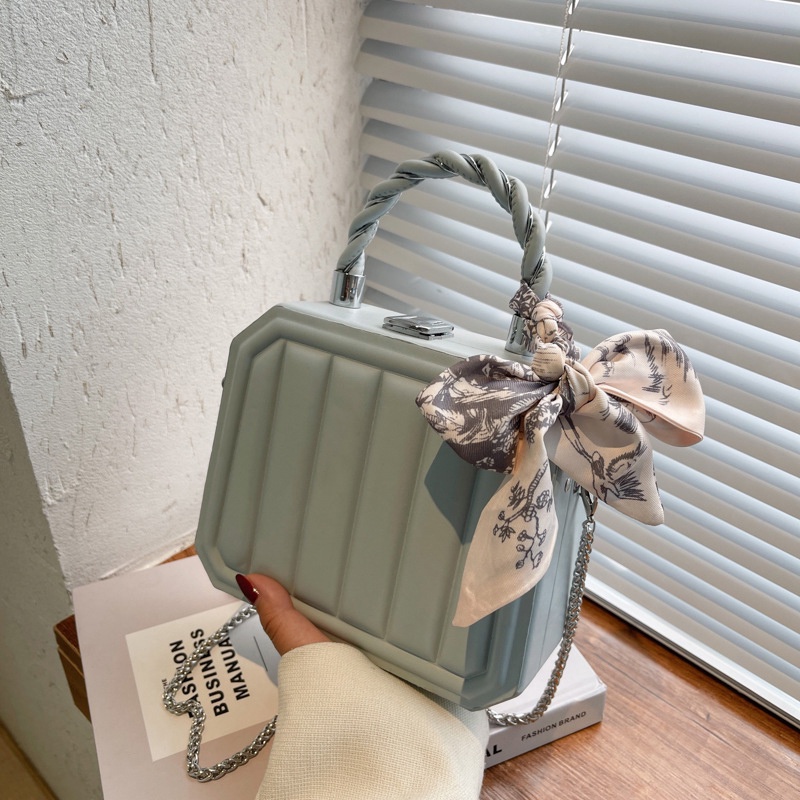 Túi xách messenger IELGY có khóa phối dây xích và khăn lụa đơn giản cho nữ