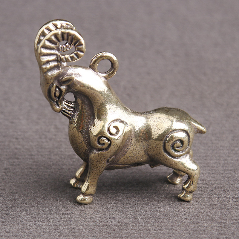 Móc khóa hình con dê may mắn cổ điển